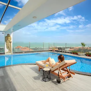 Sea Phoenix Hotel